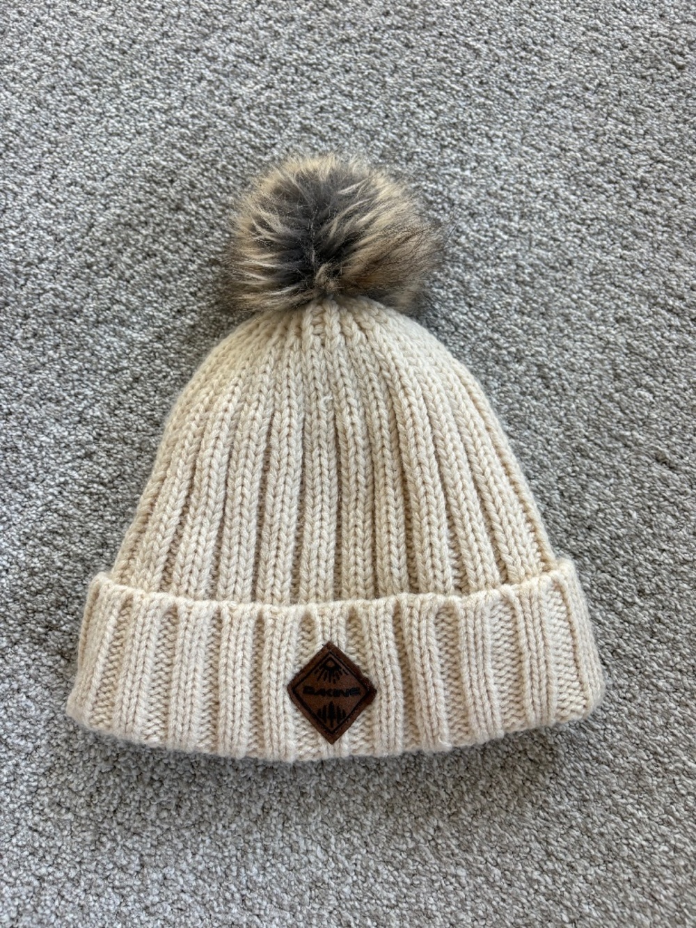 Dakine Kylie Pom Beanie Natural